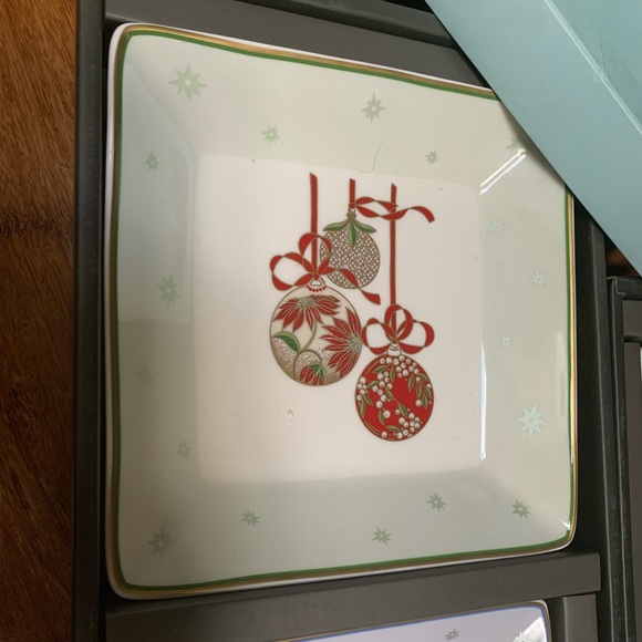 2 sets of Hankook Chinaware- Rare VTG Christmas Ed - Picture 2 of 5